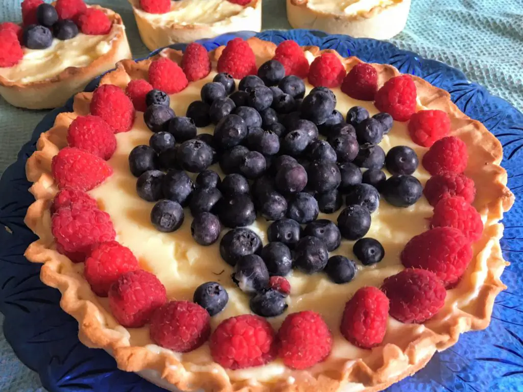 fruit and custard tart