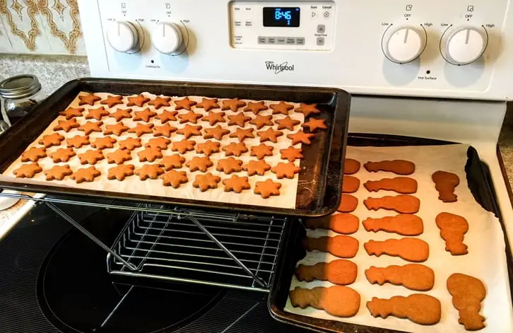 cooling rack for gingerbread  cookies