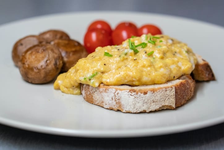 perfect scrambled eggs on toast
