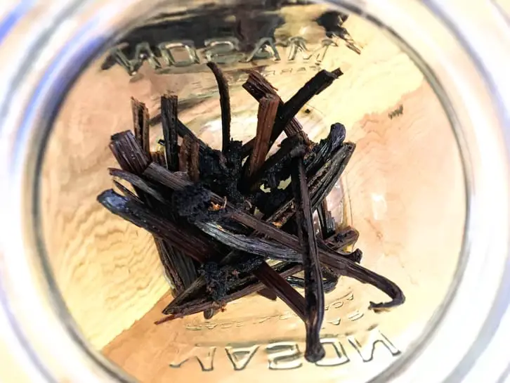 making homemade vanilla extract