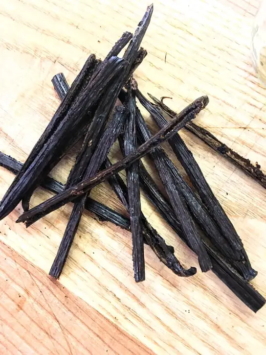 pile of vanilla beans