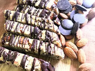 dark chocolate almond biscotti with almonds and dark chocolate