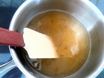 making vanilla bean syrup