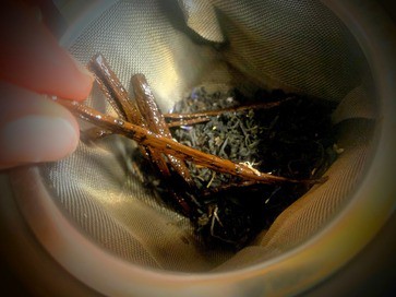 earl grey tea with vanilla bean fragments 