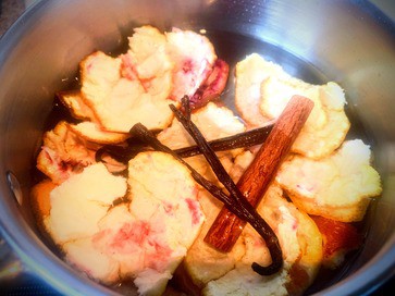 stovetop potpourri with orange peel, vanilla scraps and cinnamon